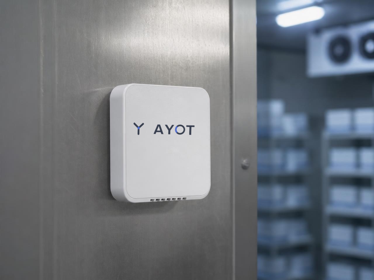 Mini sensor AYOT de temperatura e umidade instalado em câmara fria